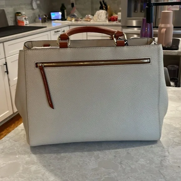 Dooney and Bourke medium shopper tote BNWT - Picture 3 of 8